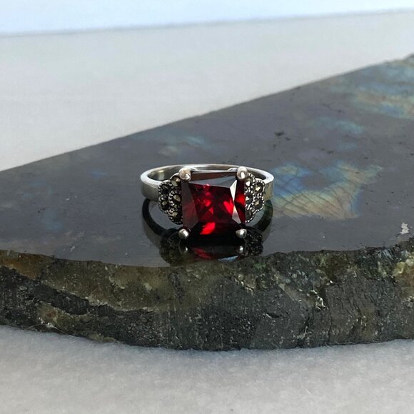Sterling Silver 925 Square Garnet & Marcasite Accent Art Deco Style Ring Sz 7.75 - Picture 12 of 16